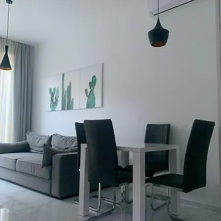 Luka Apartment Budva